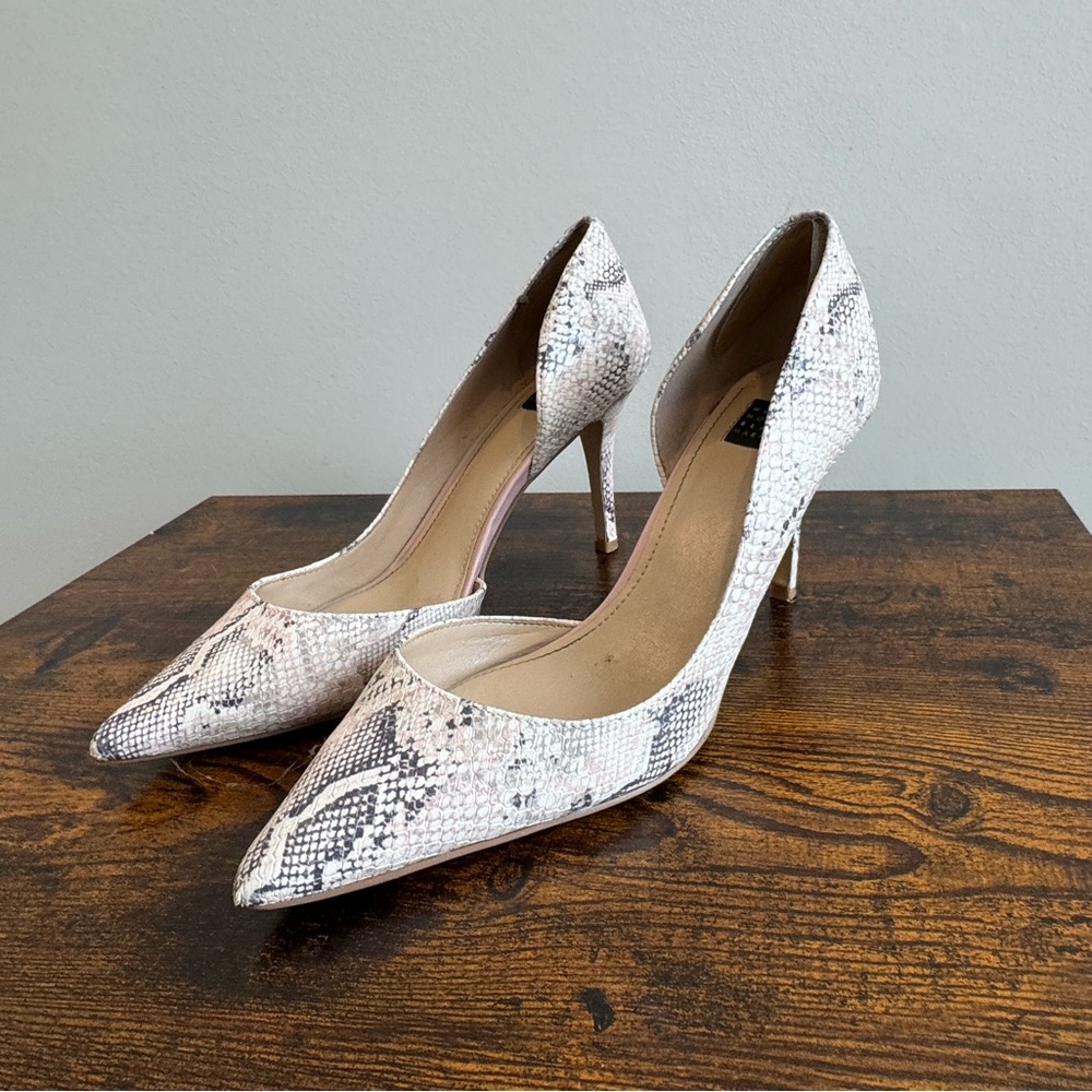 White House Black Market Ella Goddess pink Snakeskin Heels size 8.
